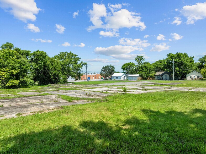 More Photos Of 215 N College St, Lebanon Land For Sale