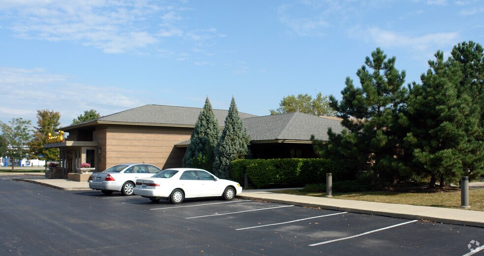 More Photos Of 300 Veterans Pky, Bolingbrook Restaurant For Sale