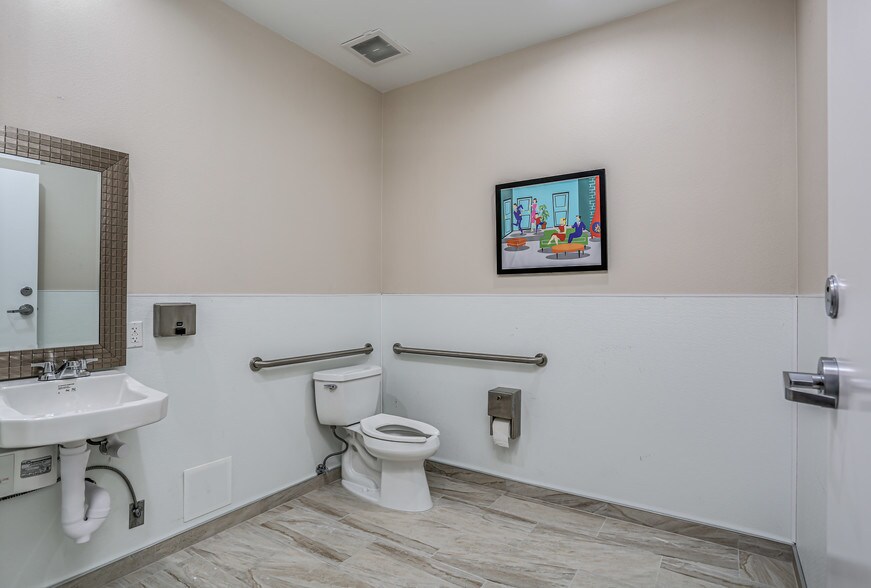 More Photos Of 750 E Tahquitz Canyon Way, Palm Springs Office For Lease