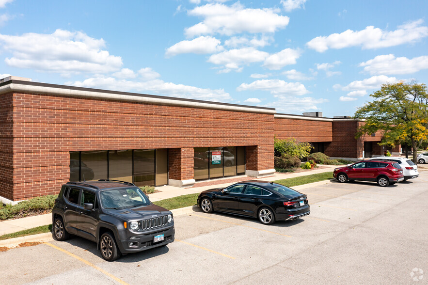 Primary Photo Of 3350 W Salt Creek Ln, Arlington Heights Showroom For Lease