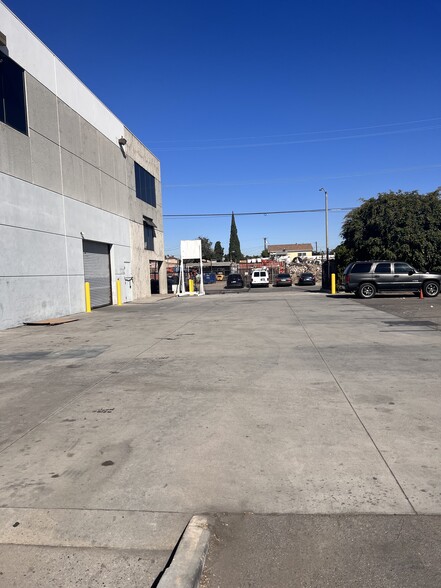 More Photos Of 2280 E Curry St, Long Beach Manufacturing For Lease
