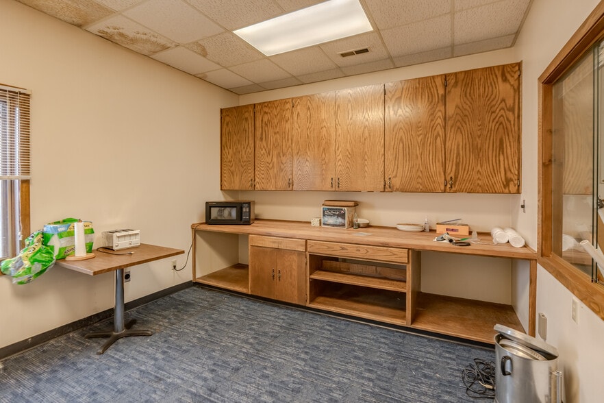 More Photos Of 1100 Basin Ave, Bismarck Flex For Sale