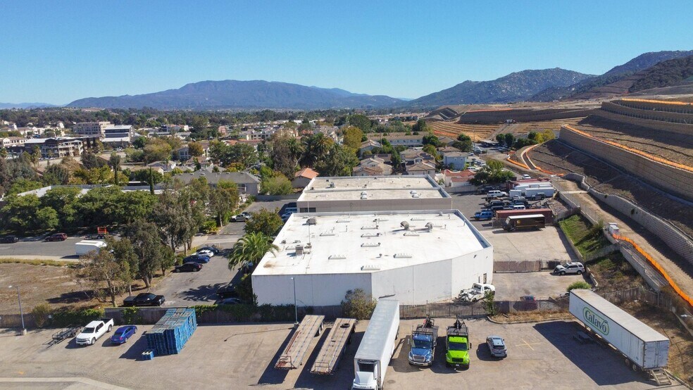 More Photos Of 42250 Baldaray Cir, Temecula Manufacturing For Sale