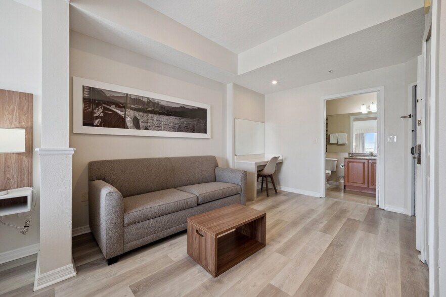 More Photos Of 7395 Universal Blvd, Orlando Hotel For Sale