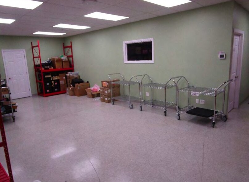 More Photos Of 110 Nicon Ct, Hauppauge Warehouse For Sale