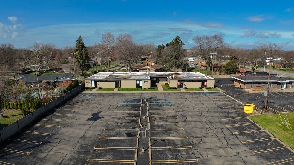 More Photos Of 16975-16991 Farmington Rd, Livonia Medical For Lease