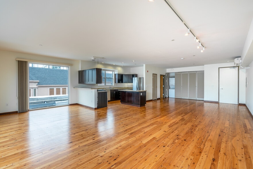 More Photos Of 448 W Market St, San Diego Office For Lease