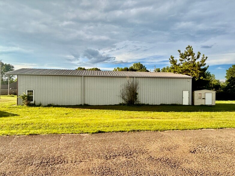 More Photos Of 1090 County Road 833, Guntown Flex For Sale