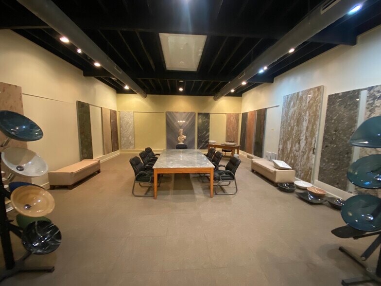 More Photos Of 1557 Cherry Rd, Memphis Freestanding For Sale