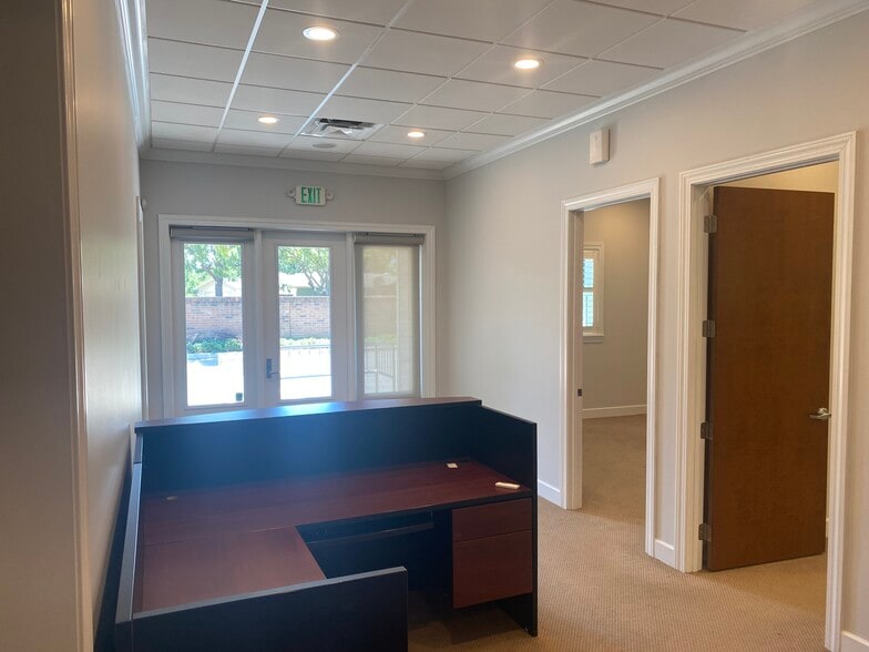 More Photos Of 1951 Nebraska Ave, Palm Harbor Office For Lease