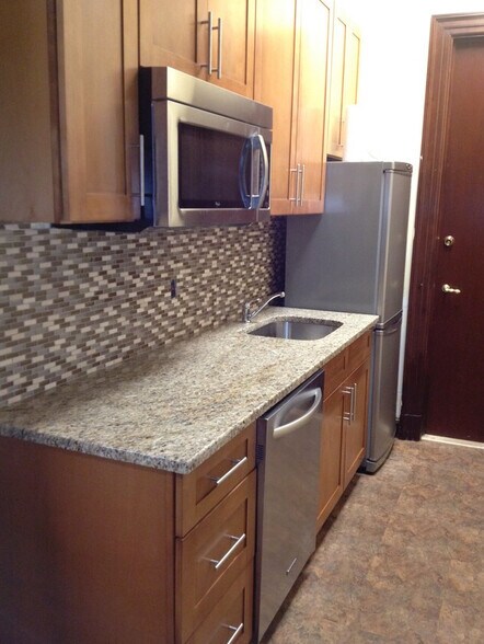 More Photos Of 550-560 Barry St, Bronx Warehouse For Sale