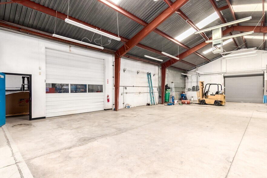 More Photos Of 4120 E Madison St, Phoenix Warehouse For Lease