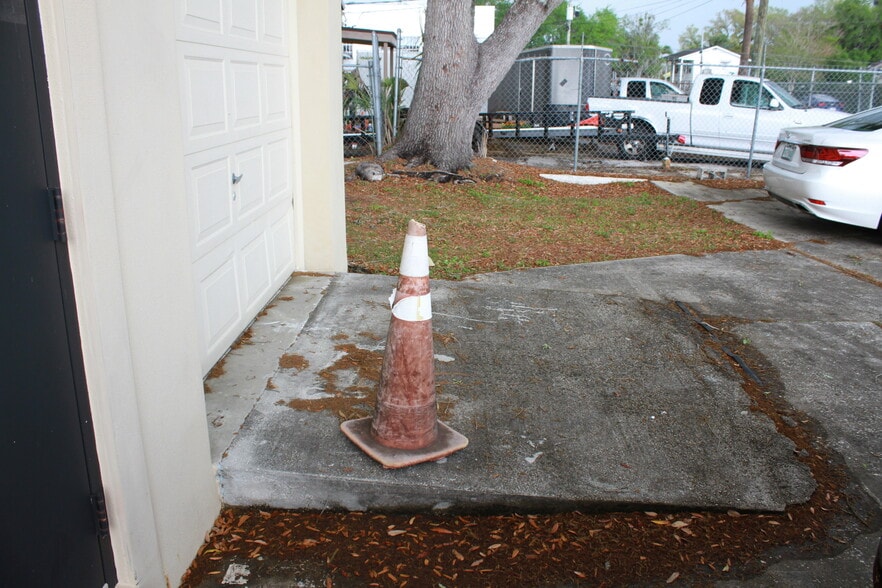 More Photos Of 2622 Taft Ave, Orlando Warehouse For Lease