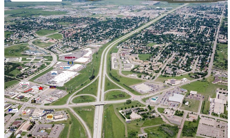 More Photos Of 2306 Clydesdale Dr, Bismarck Storefront For Lease