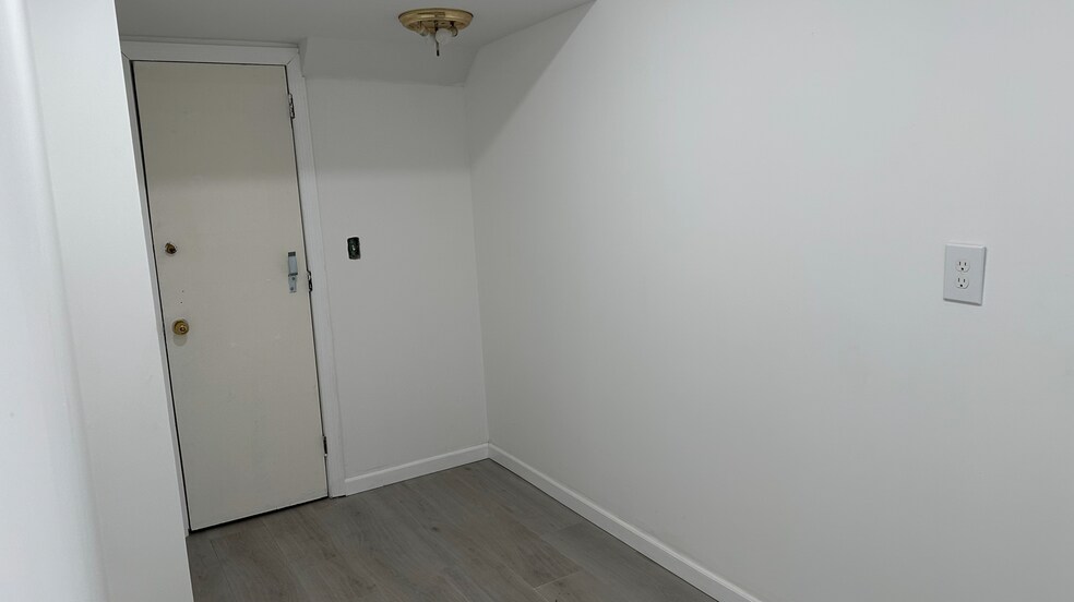 More Photos Of 15009 89th St, Howard Beach Office Residential For Lease