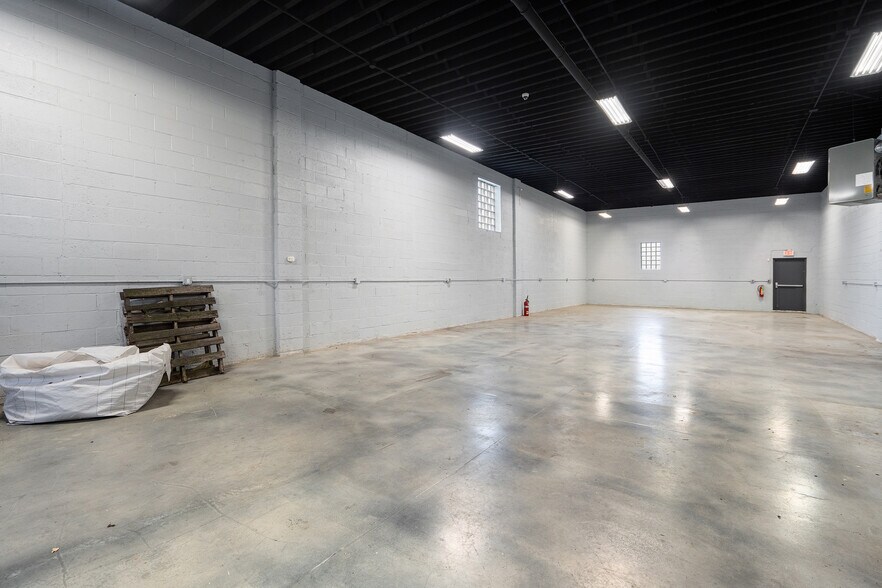 More Photos Of 353 Railroad Ave, Hackensack Warehouse For Lease