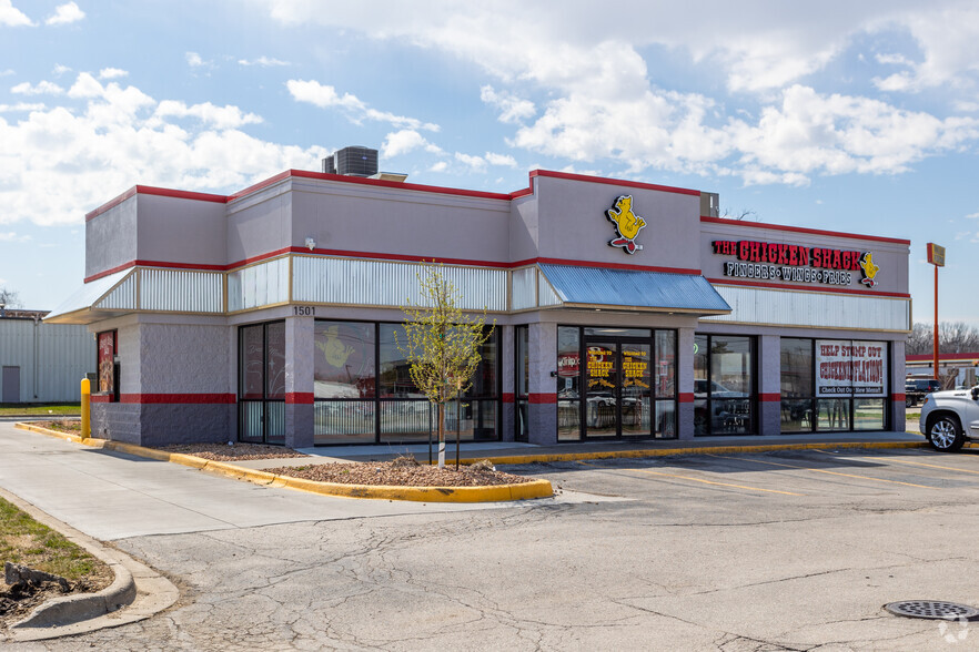 Primary Photo Of 1501 E Euclid Ave, Des Moines Fast Food For Lease