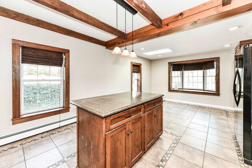 More Photos Of 173 Main St, Stanardsville Flex For Sale