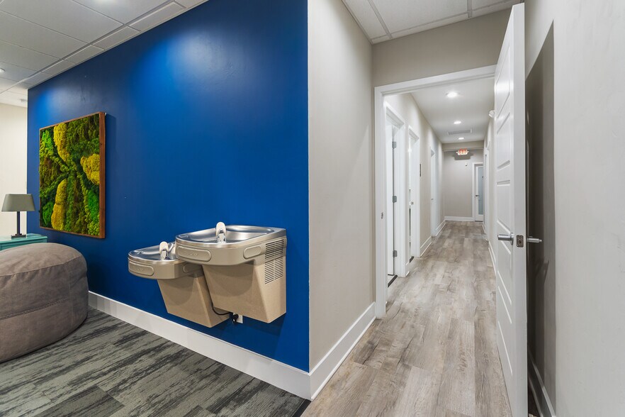 More Photos Of 2720 NW 6th St, Gainesville Medical For Lease