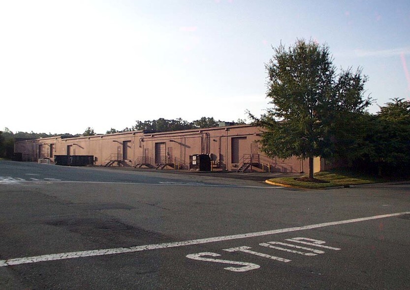 More Photos Of 2301 Crownpoint Executive Dr, Charlotte Flex For Lease