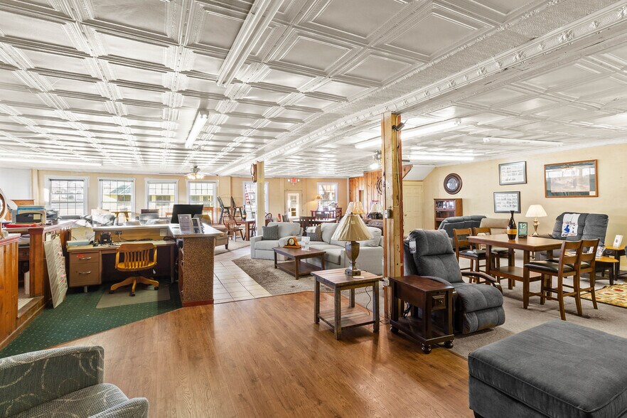 More Photos Of 147 S Springfield St, Saint Paris General Retail For Sale