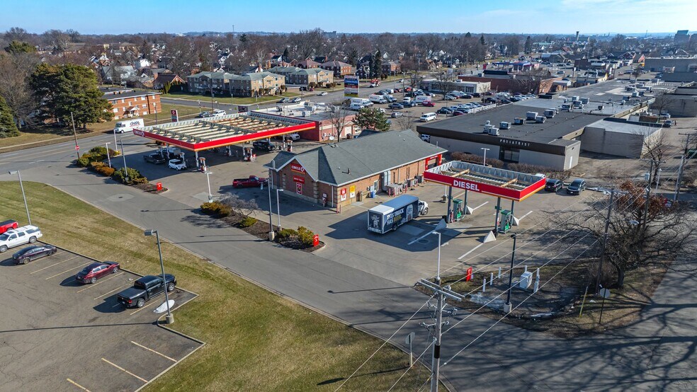 Primary Photo Of 3920 Tuscarawas St W, Canton Service Station For Sale