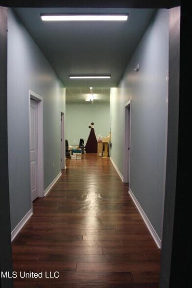 More Photos Of 4405 E Aloha Dr, Diamondhead Storefront Retail Office For Lease