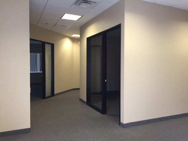 More Photos Of 7440 E Karen Dr, Scottsdale Service For Lease