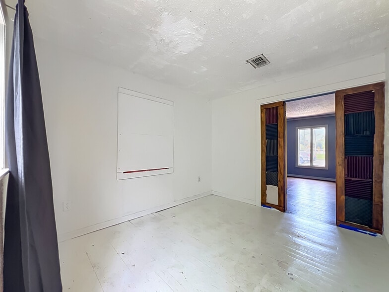 More Photos Of 180 S County Road 427, Longwood General Retail For Sale