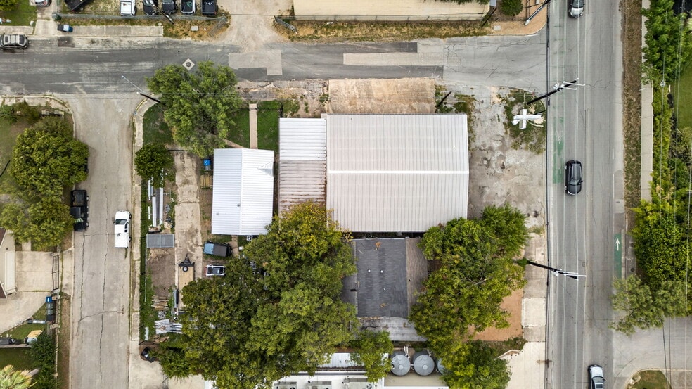 More Photos Of 4721 McCullough Ave, Olmos Park Warehouse For Lease