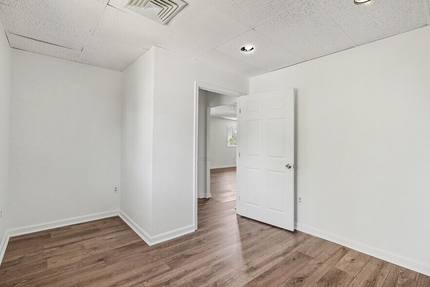 More Photos Of 10875 Main St, Fairfax Medical For Sale