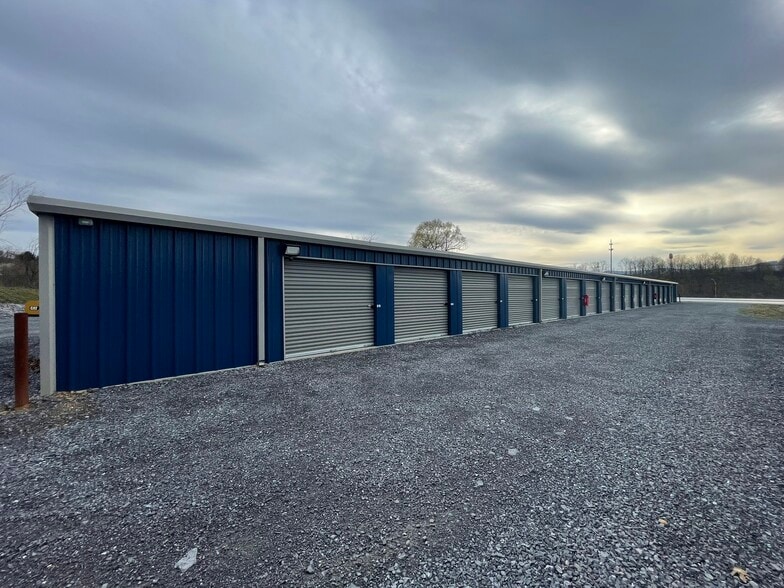 More Photos Of 1122 Amelia Ave, Altoona Self Storage For Sale