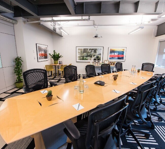 More Photos Of 550 Bayview Ave, Toronto Office For Lease
