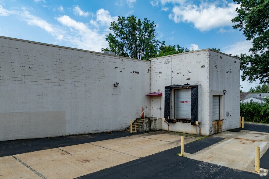 More Photos Of 33459 Vine St, Eastlake Freestanding For Lease