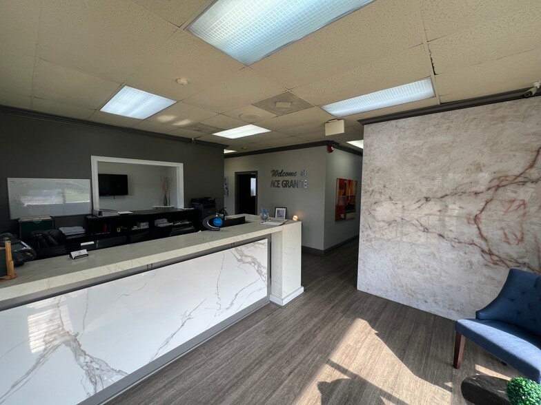 More Photos Of 1345 Bennett Dr, Longwood Warehouse For Lease