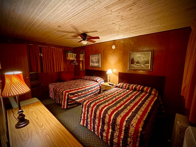 More Photos Of 1080 E Hiawatha Dr, Wisconsin Dells Hotel For Sale