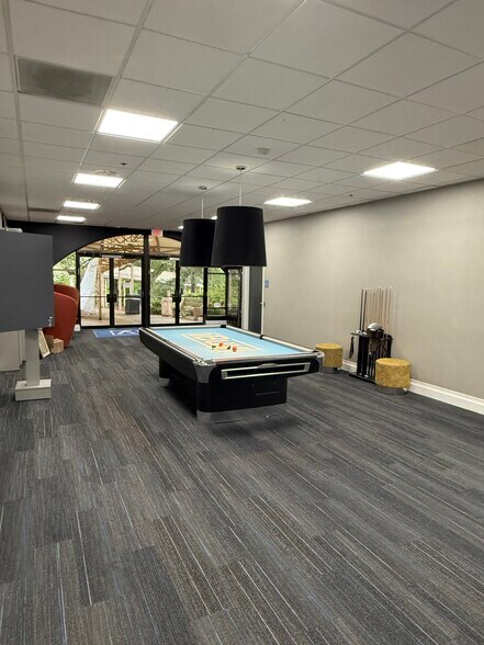 More Photos Of 50 Atrium Dr, Somerset Showroom For Lease