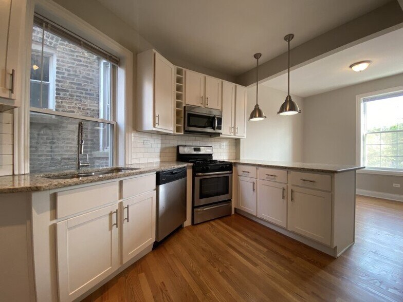 More Photos Of 4401-4403 N Clark St, Chicago Apartments For Lease