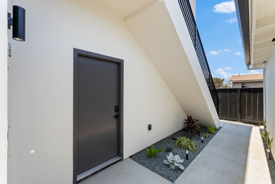 More Photos Of 2722 Nye St, San Diego Apartments For Sale