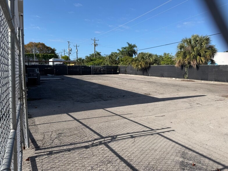 More Photos Of 4392 Corporate Sq, Naples Flex For Lease