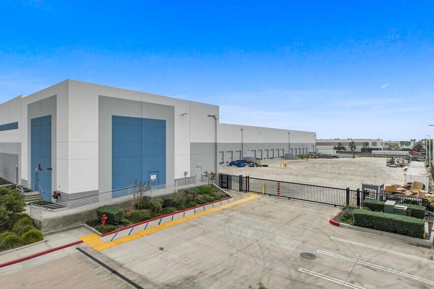 More Photos Of 1500 E Walnut Ave, Fullerton Manufacturing For Lease