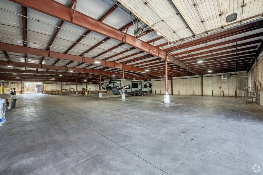 More Photos Of 236 S 2nd St, Butternut Distribution For Lease