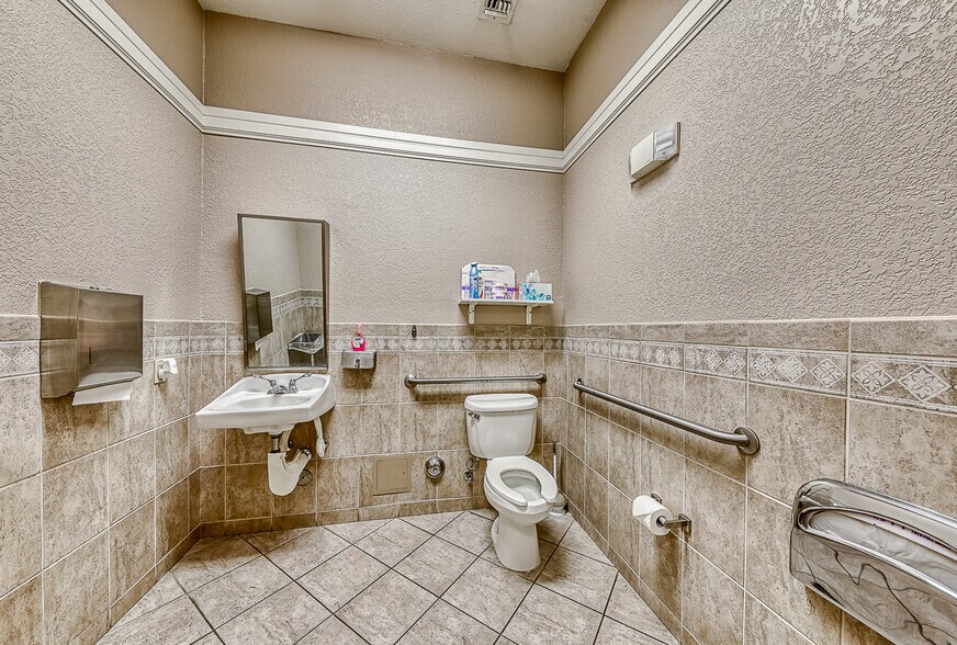 More Photos Of 300 S 7th St, Las Vegas Religious Facility For Sale