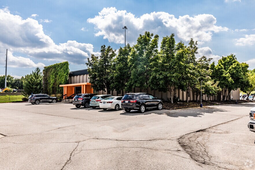 More Photos Of 10770 El Monte St, Overland Park Office For Lease