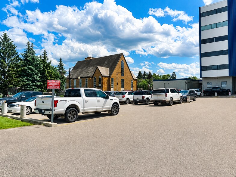 More Photos Of 4826 50 St, Red Deer Office For Sale