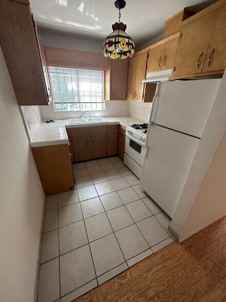 More Photos Of 1403 N Vista St, Los Angeles Apartments For Sale