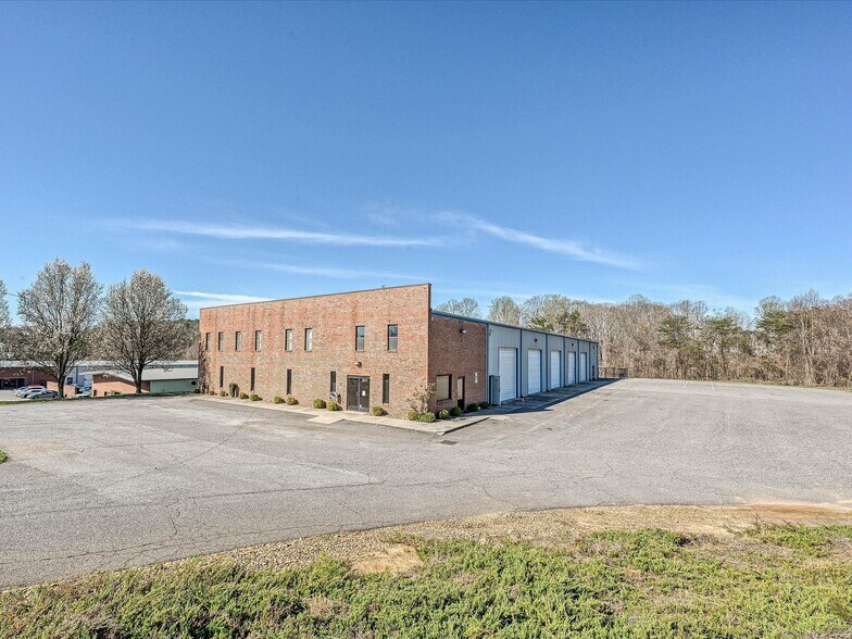 More Photos Of 3517 Denver Dr, Denver Warehouse For Lease