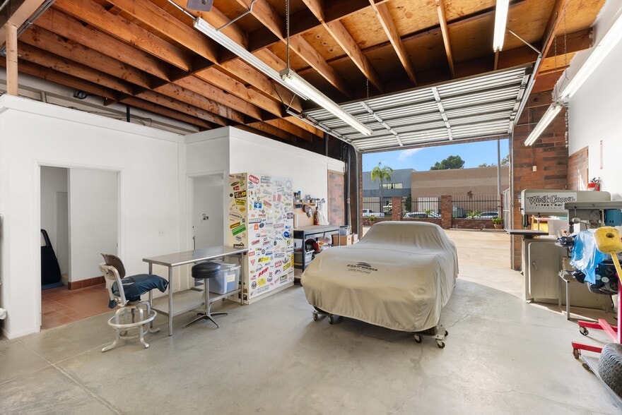 More Photos Of 17702-17722 Metzler Ln, Huntington Beach Service For Sale