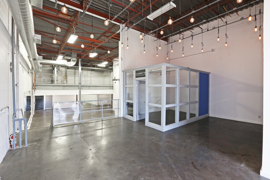 More Photos Of 100 Sunrise Av, Toronto Warehouse For Lease