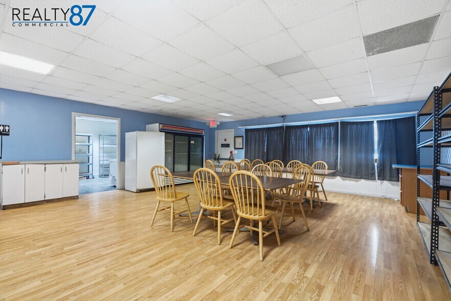 More Photos Of 5913 Troy Mills rd, Coggon General Retail For Sale